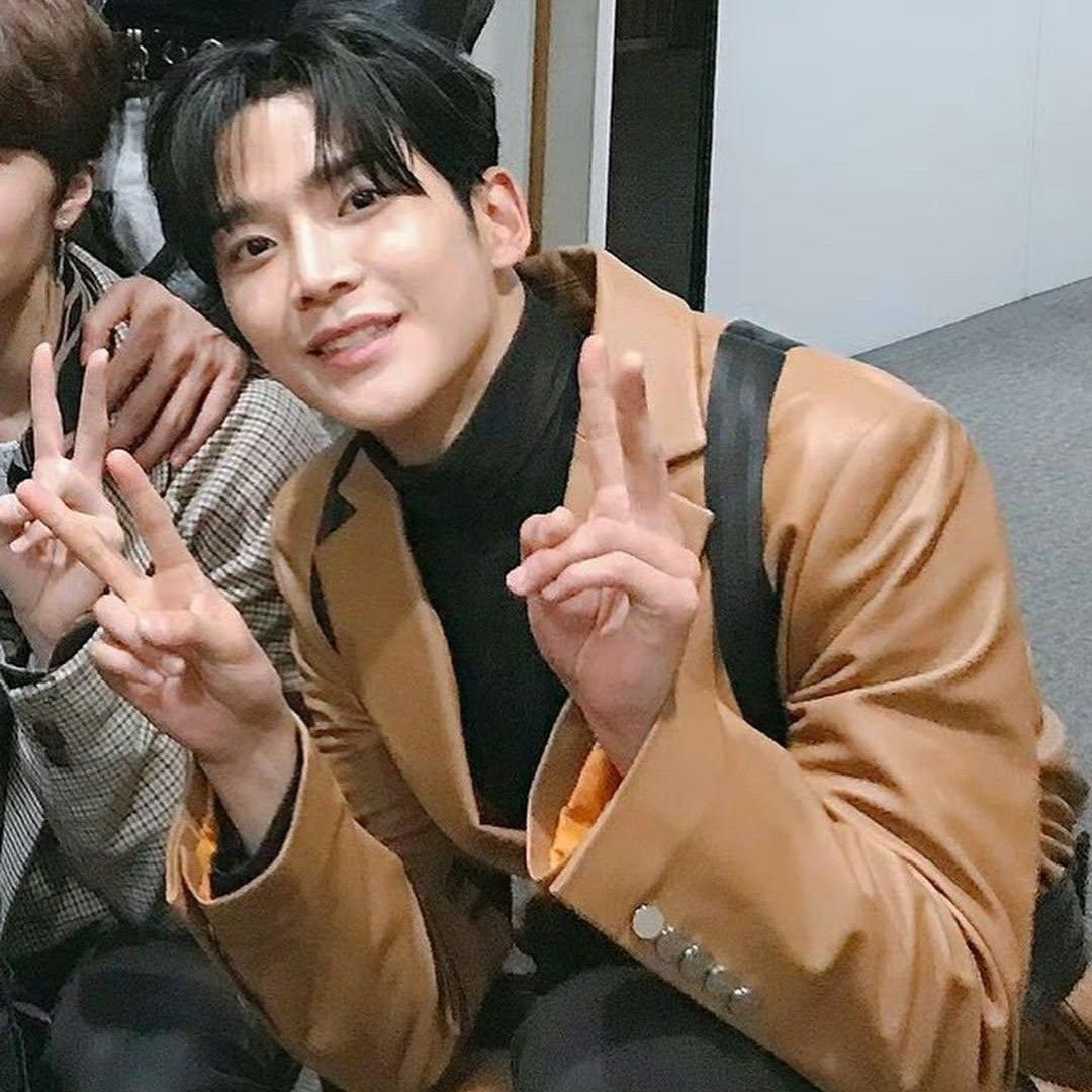 粉丝拍下的路云瞬间