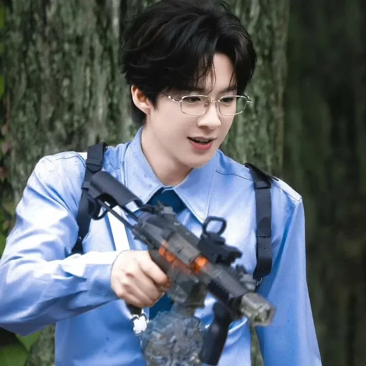 Behind-the-scenes cut of Liu Yuning