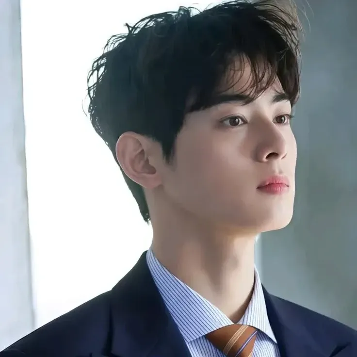Latest photo of Cha Eunwoo