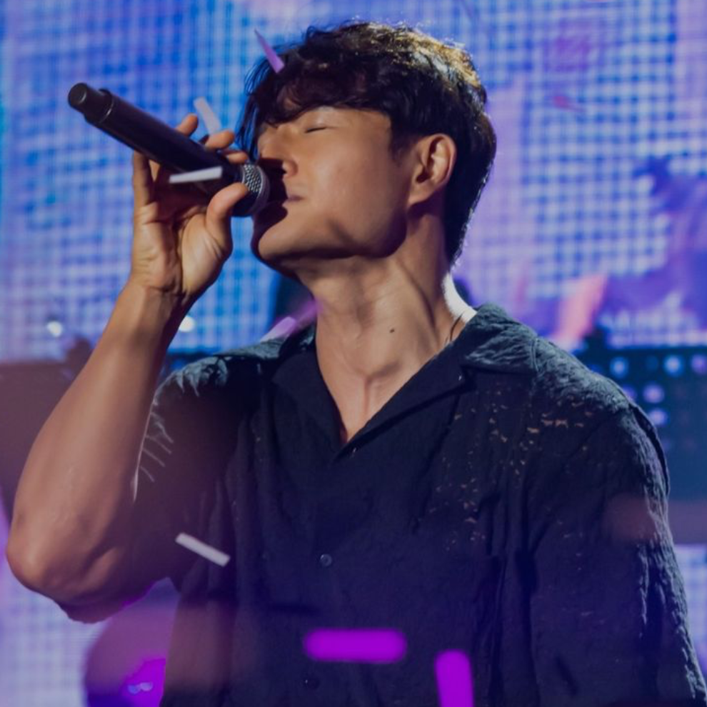 Recent activity shot of Kim Jongkook