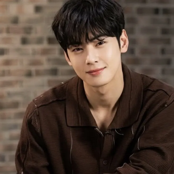 Behind-the-scenes cut of Cha Eunwoo