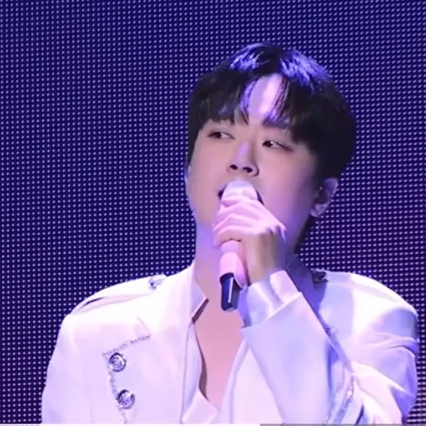 Behind-the-scenes cut of Lee Chanwon