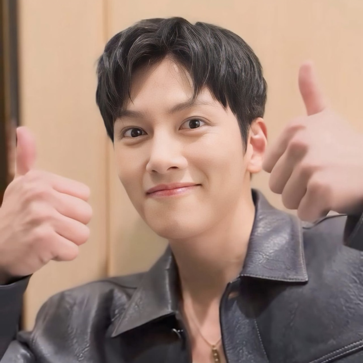 粉丝拍下的池昌旭瞬间