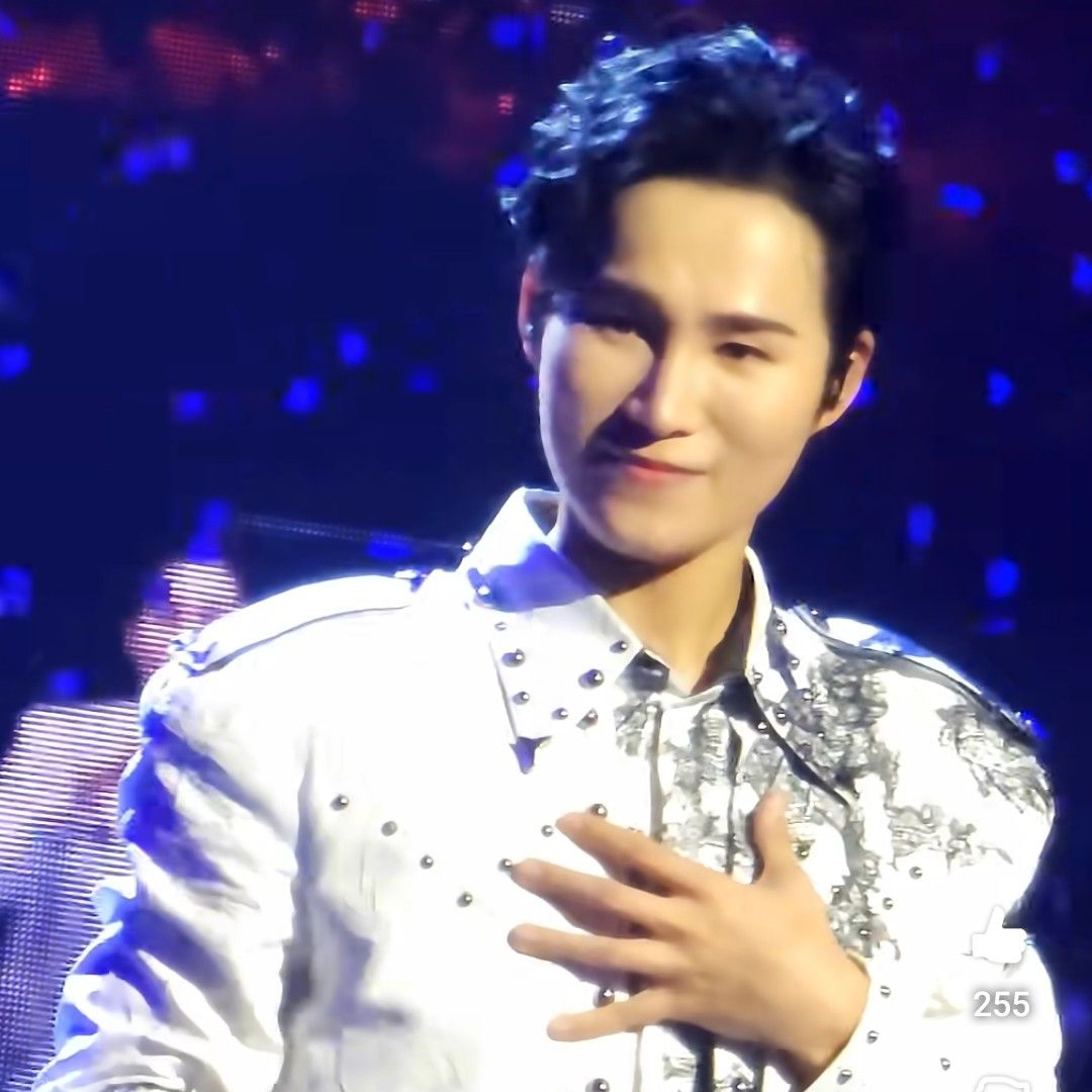 粉丝拍下的金熙栽瞬间