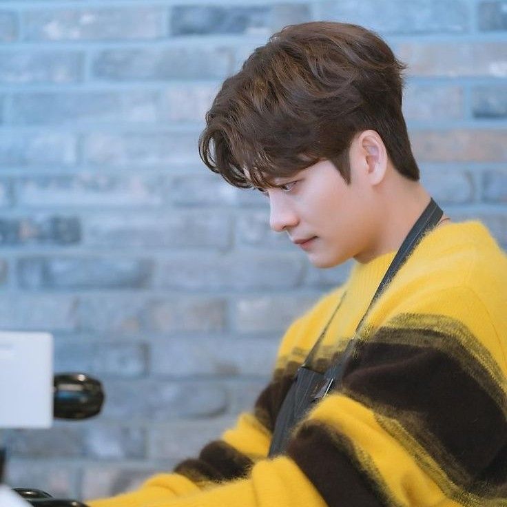 A moment captured by a fan of Kang Taeoh