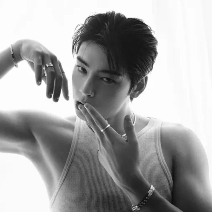 Latest photo of Cha Eunwoo