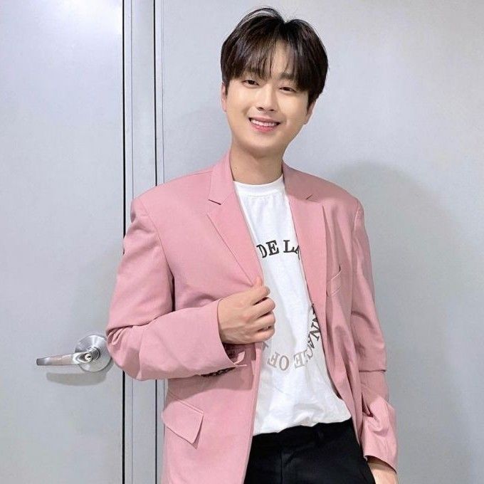 Foto terbaru dari Lee Chanwon