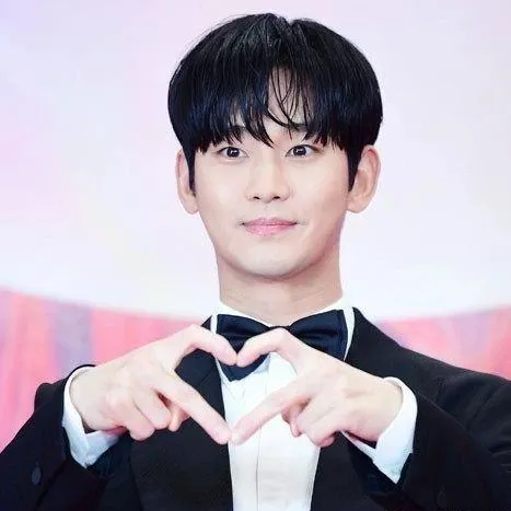 A moment captured by a fan of Kim Soohyun
