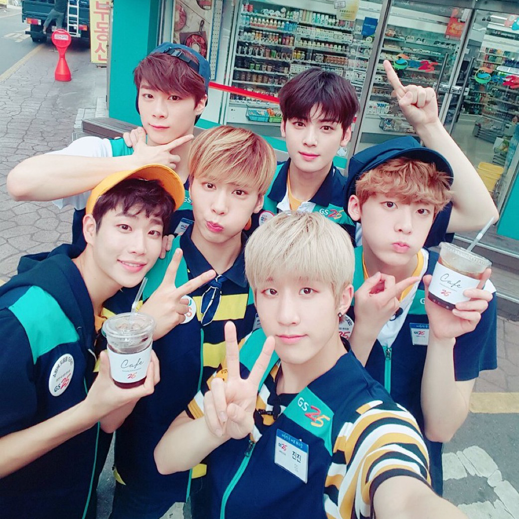 A moment captured by a fan of Cha Eunwoo