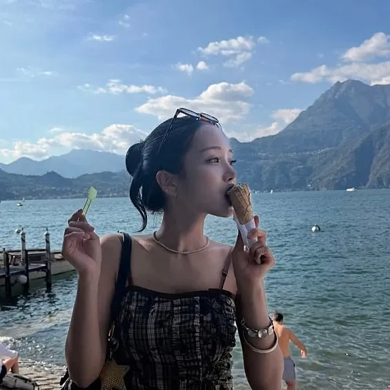 A moment captured by a fan of Kim Soyeon (2004)