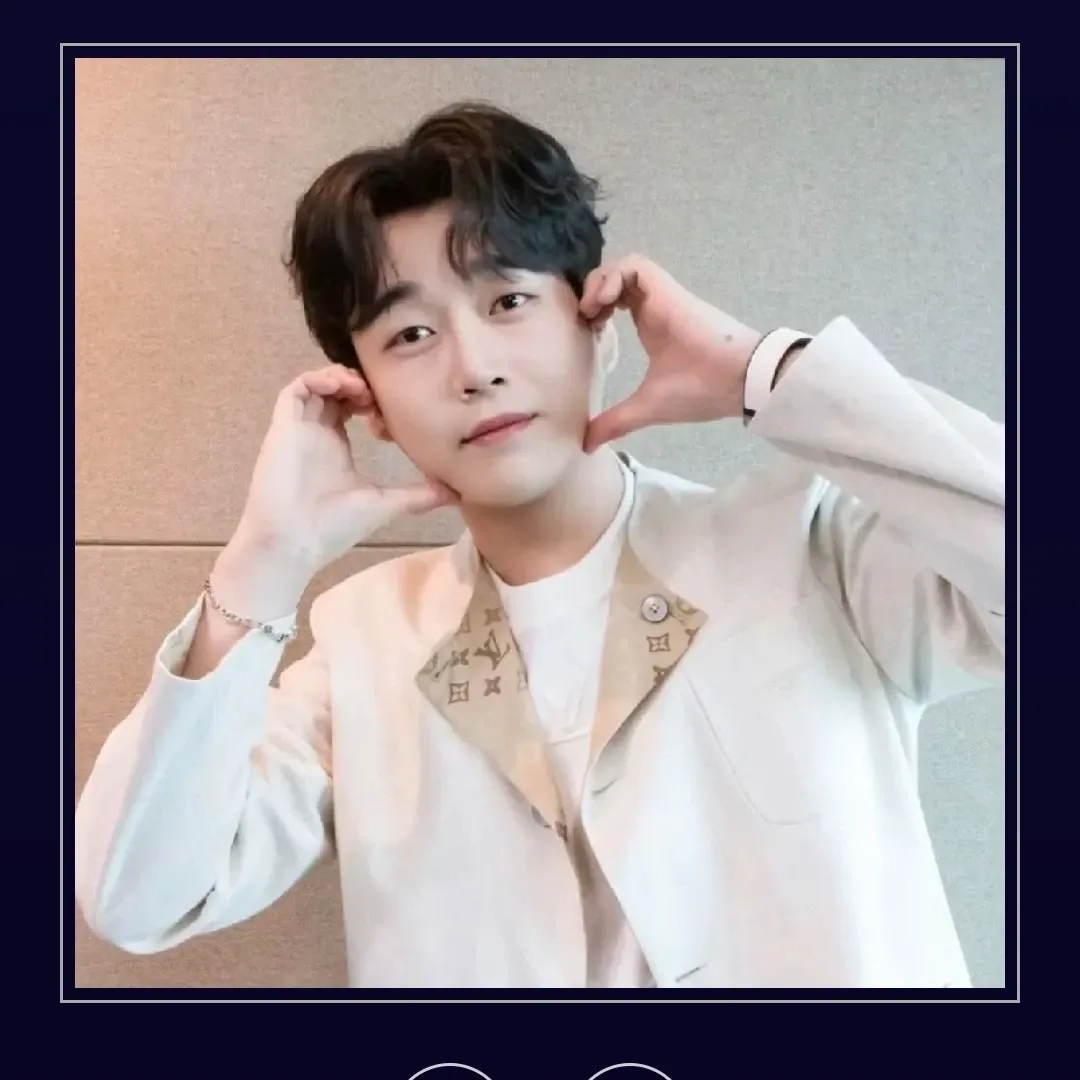 A moment captured by a fan of Hwang Youngwoong