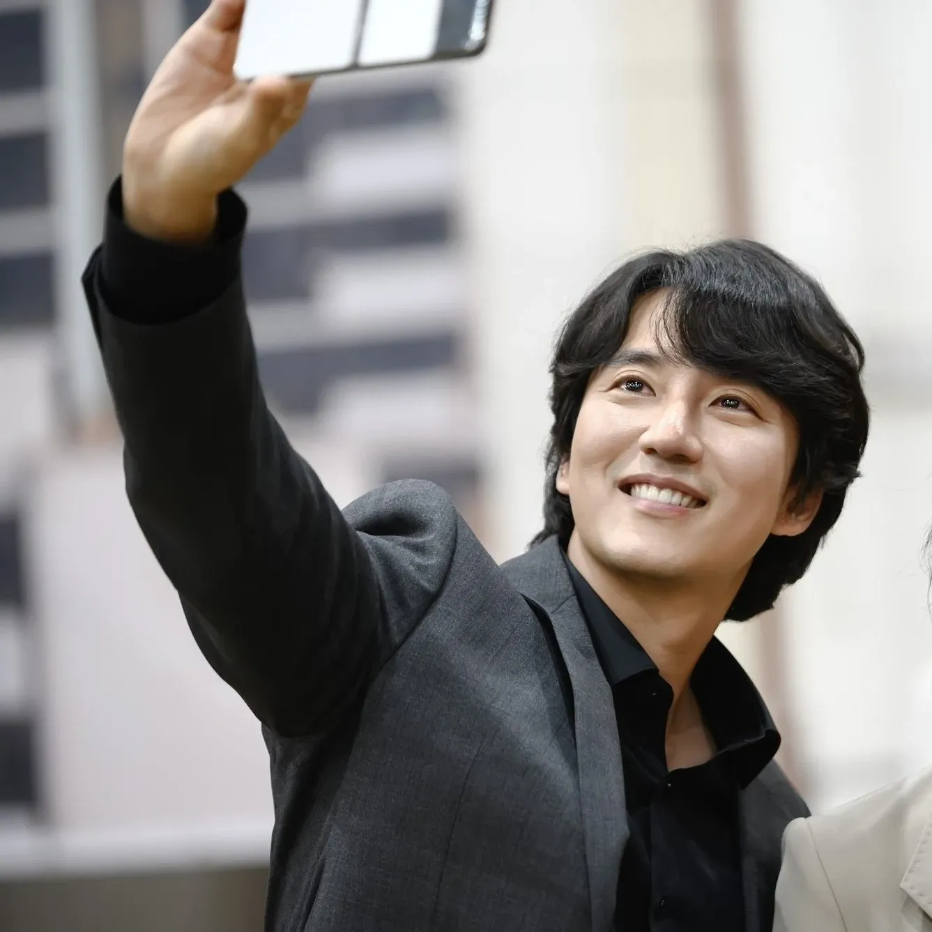 Behind-the-scenes cut of Kim Namgil