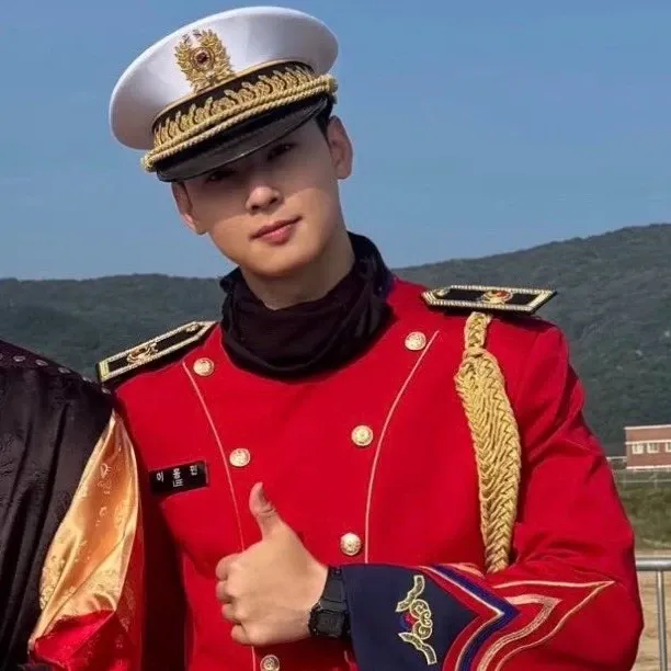 Recent activity shot of Cha Eunwoo
