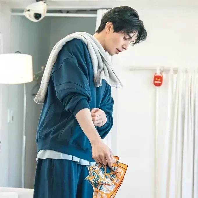 A moment captured by a fan of Lee Dongwook