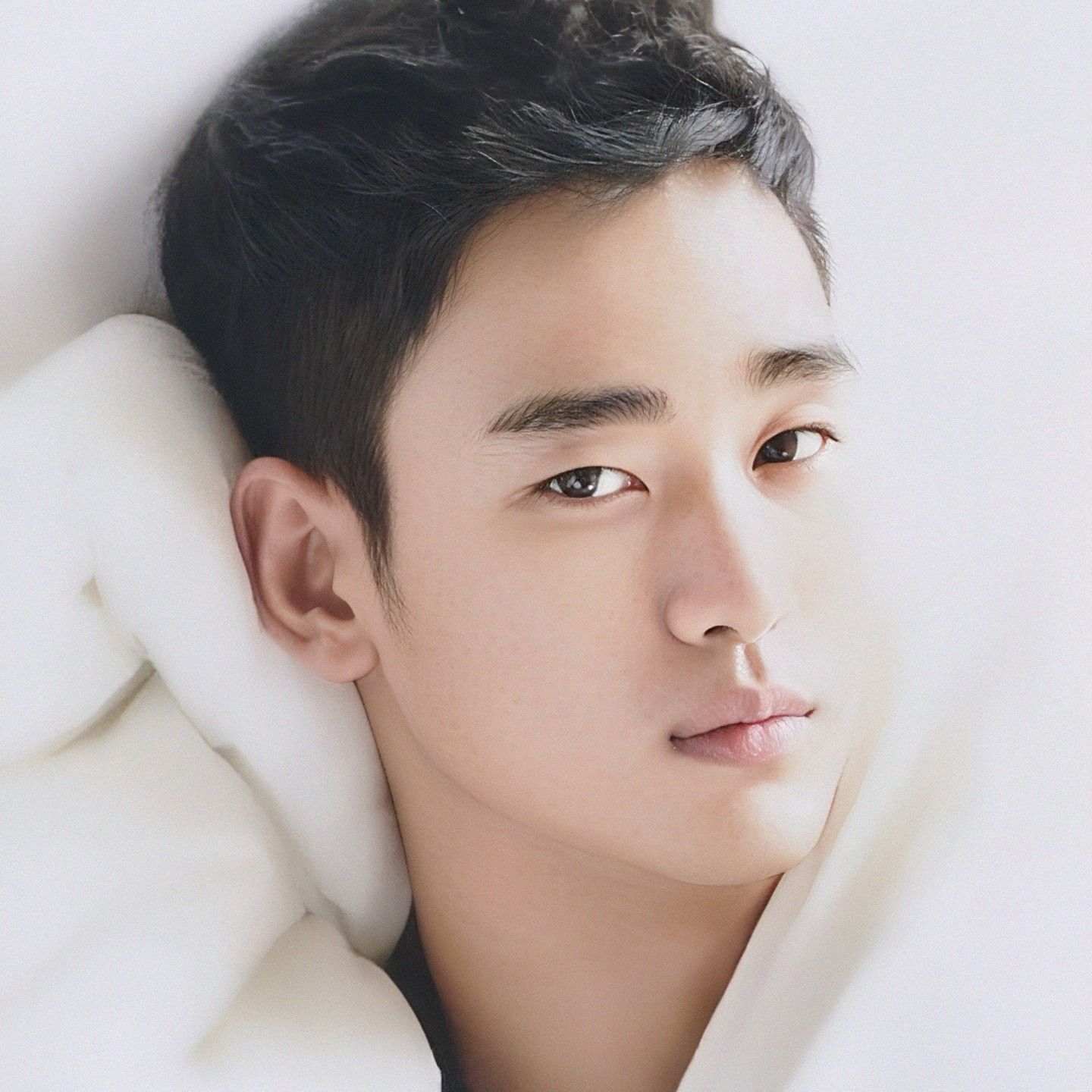 金秀賢的最新照片