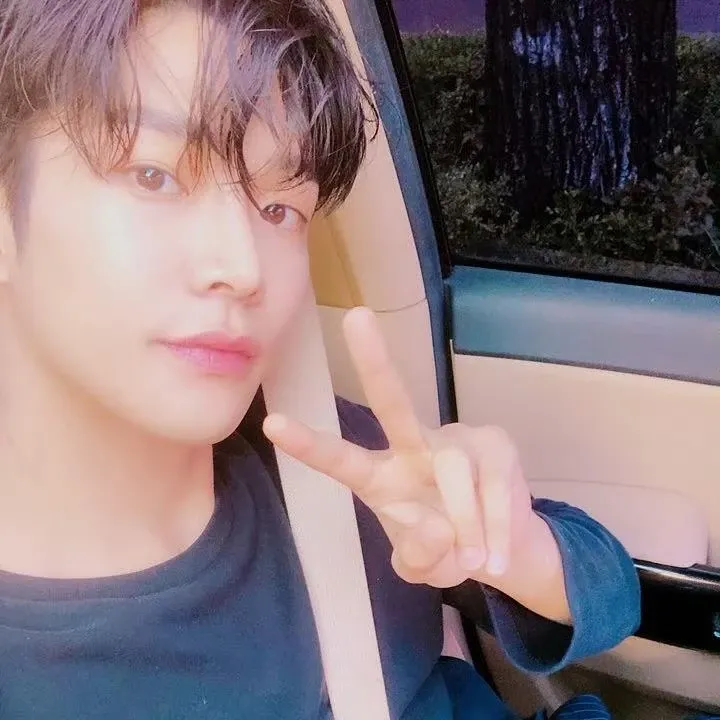 Foto kegiatan terbaru dari Rowoon