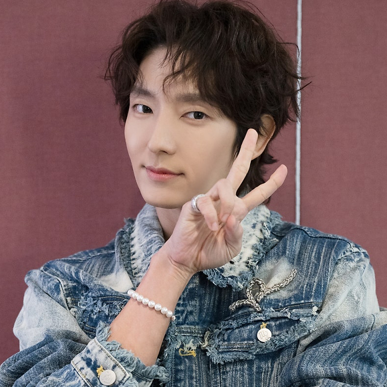 Behind-the-scenes cut of Lee Joongi