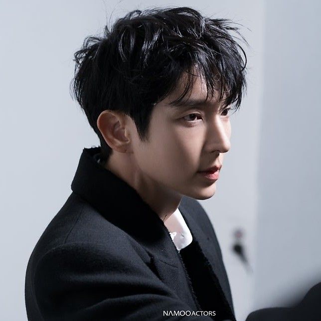 A moment captured by a fan of Lee Joongi