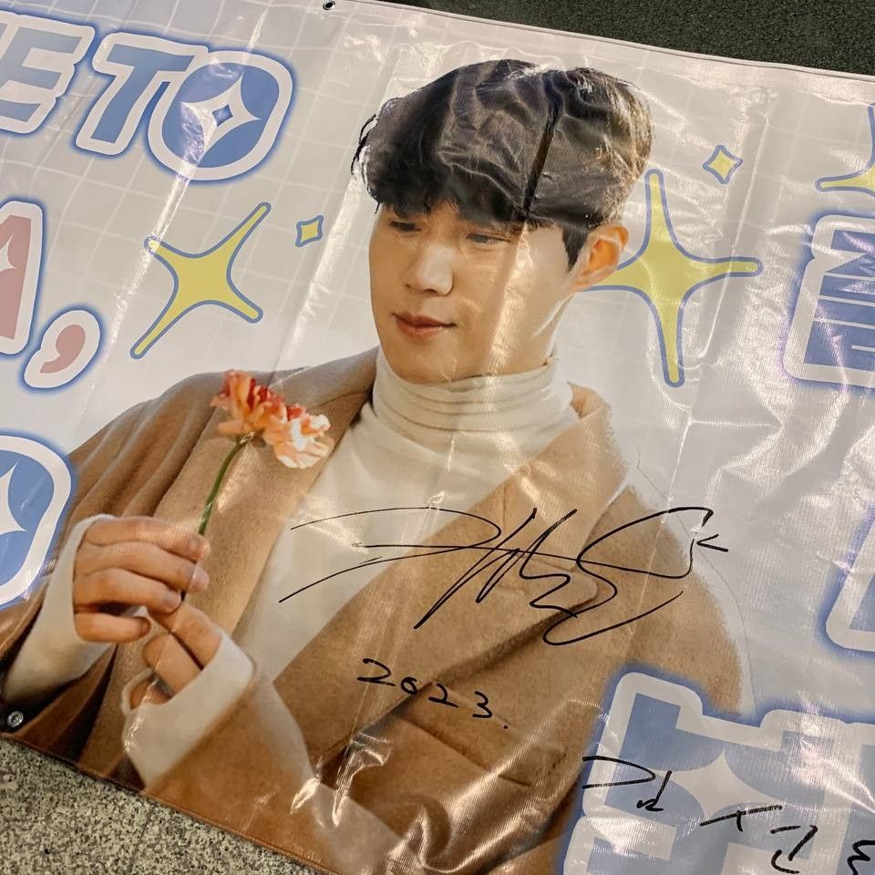 Behind-the-scenes cut of Kim Seonho