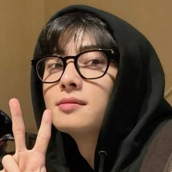 Latest photo of Cha Eunwoo