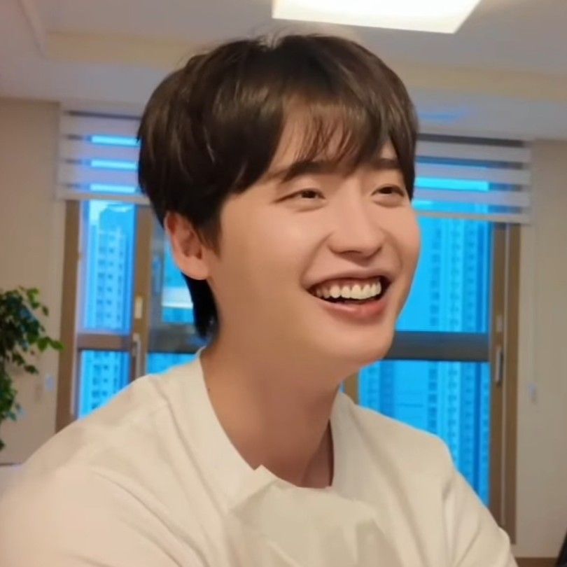 Recent activity shot of Lee Jongsuk
