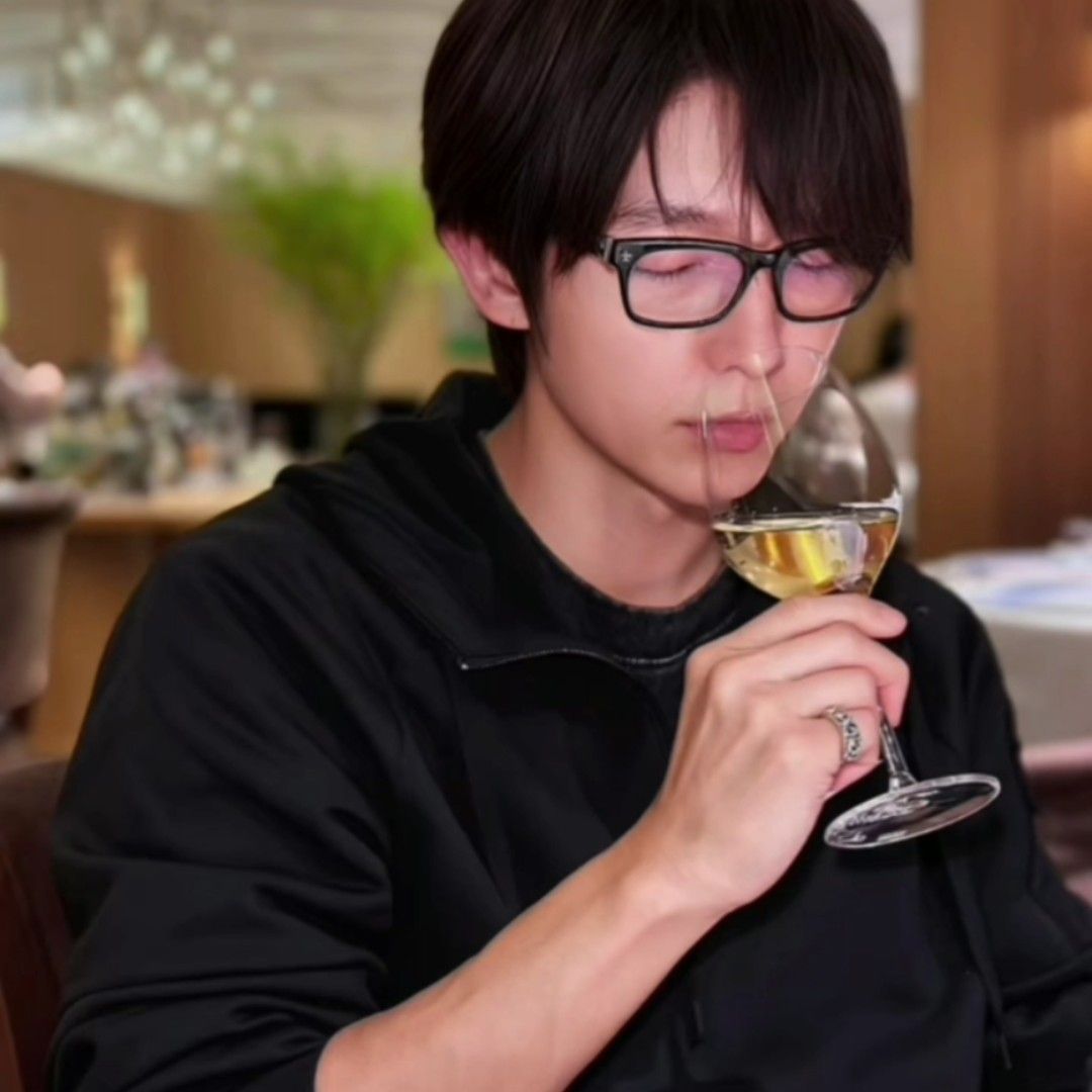 A moment captured by a fan of Lee Joongi