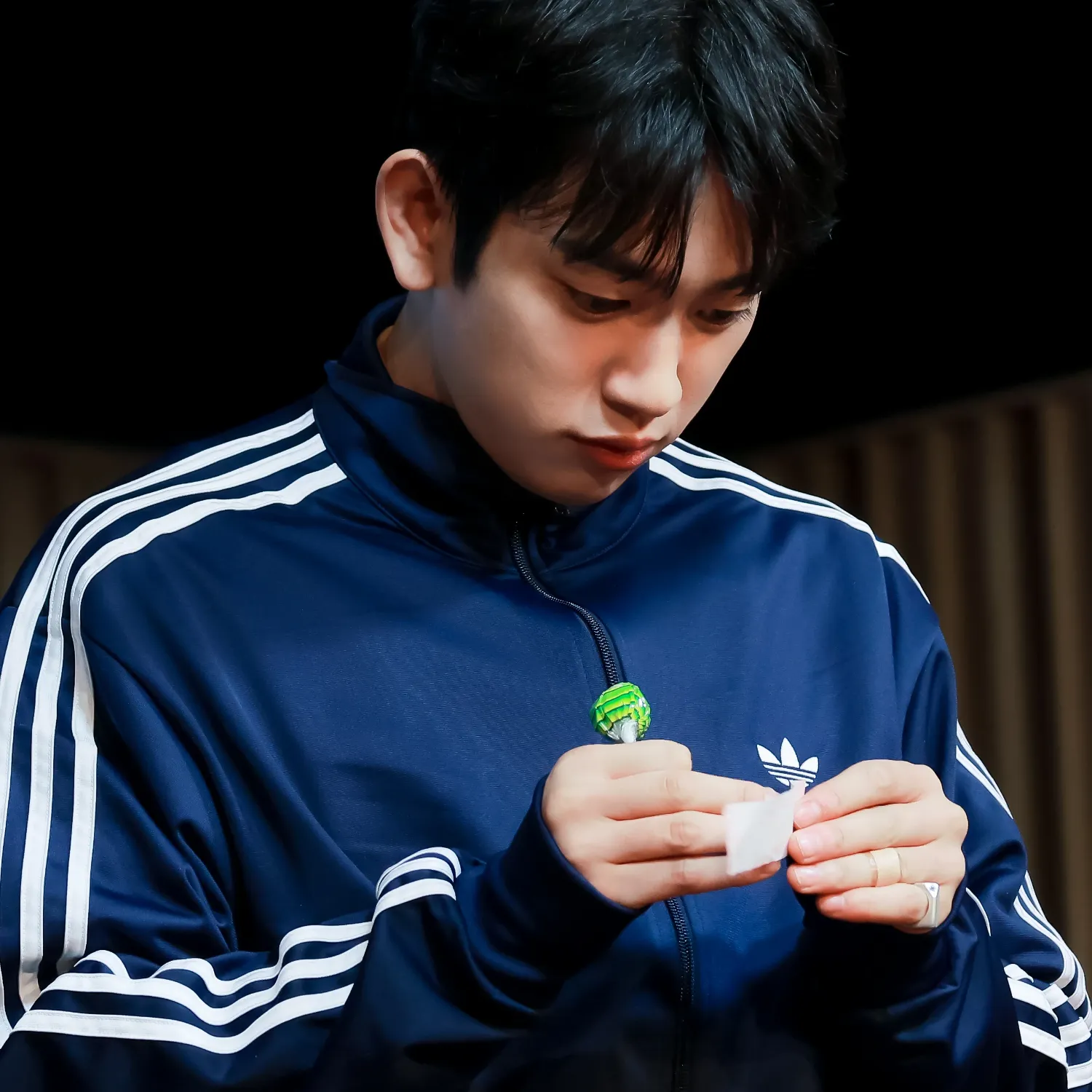 Cuplikan di balik layar dari Park Jinyoung