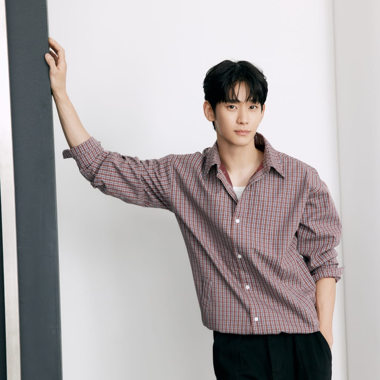 Behind-the-scenes cut of Kim Soohyun