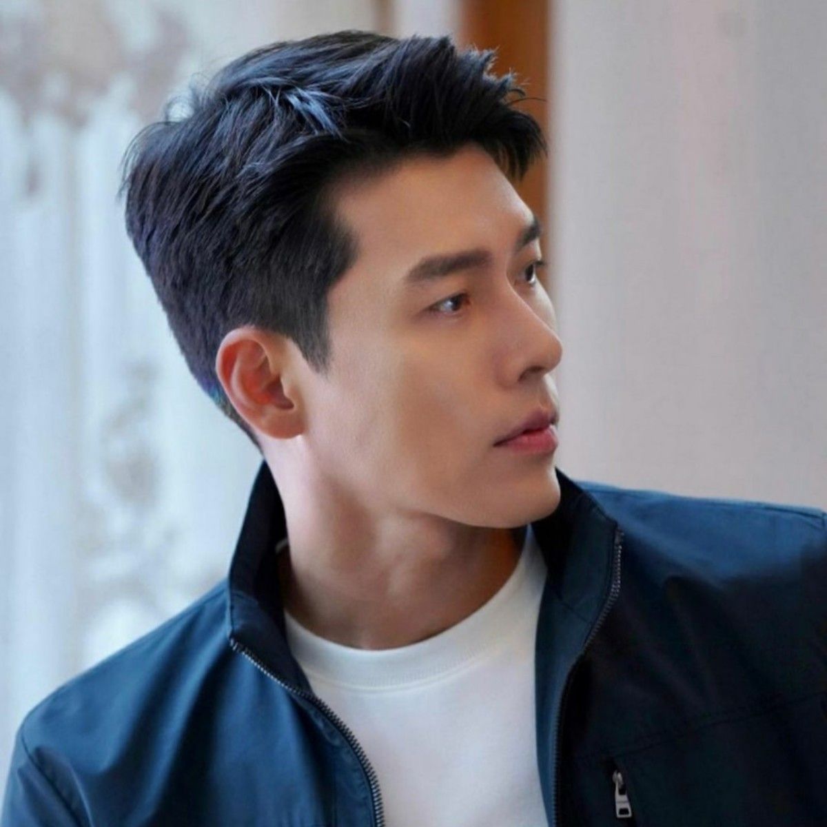 Momen yang diabadikan oleh penggemar Hyun Bin