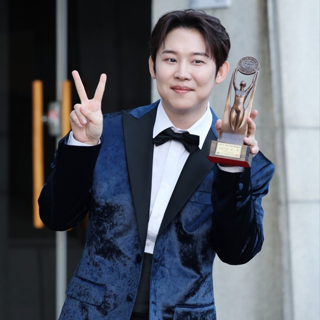 Behind-the-scenes cut of Jinuk