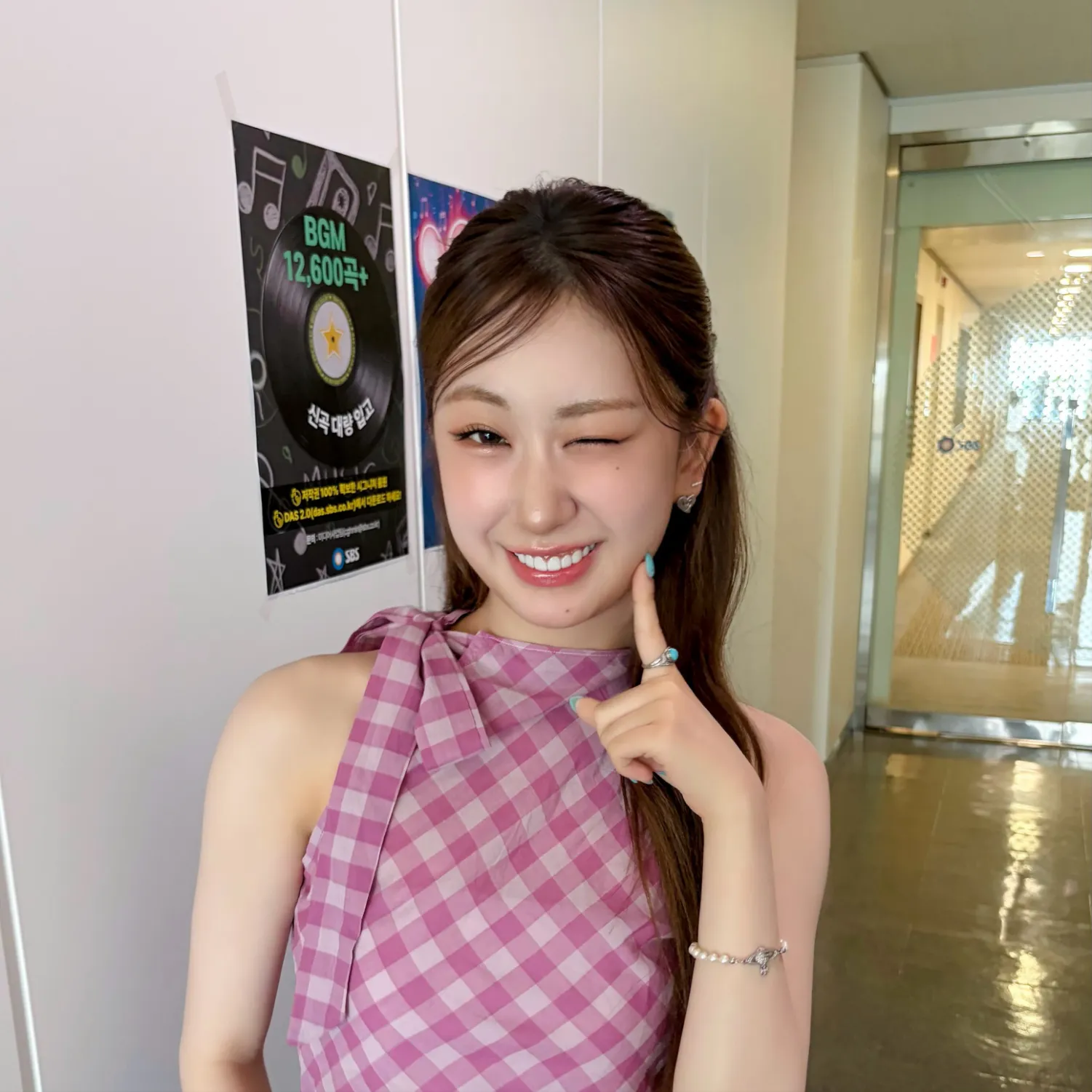 Momen yang diabadikan oleh penggemar Jeon Yujin
