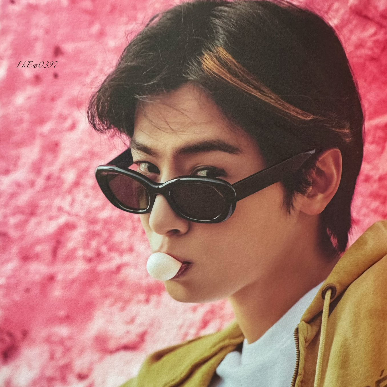 Behind-the-scenes cut of Cha Eunwoo