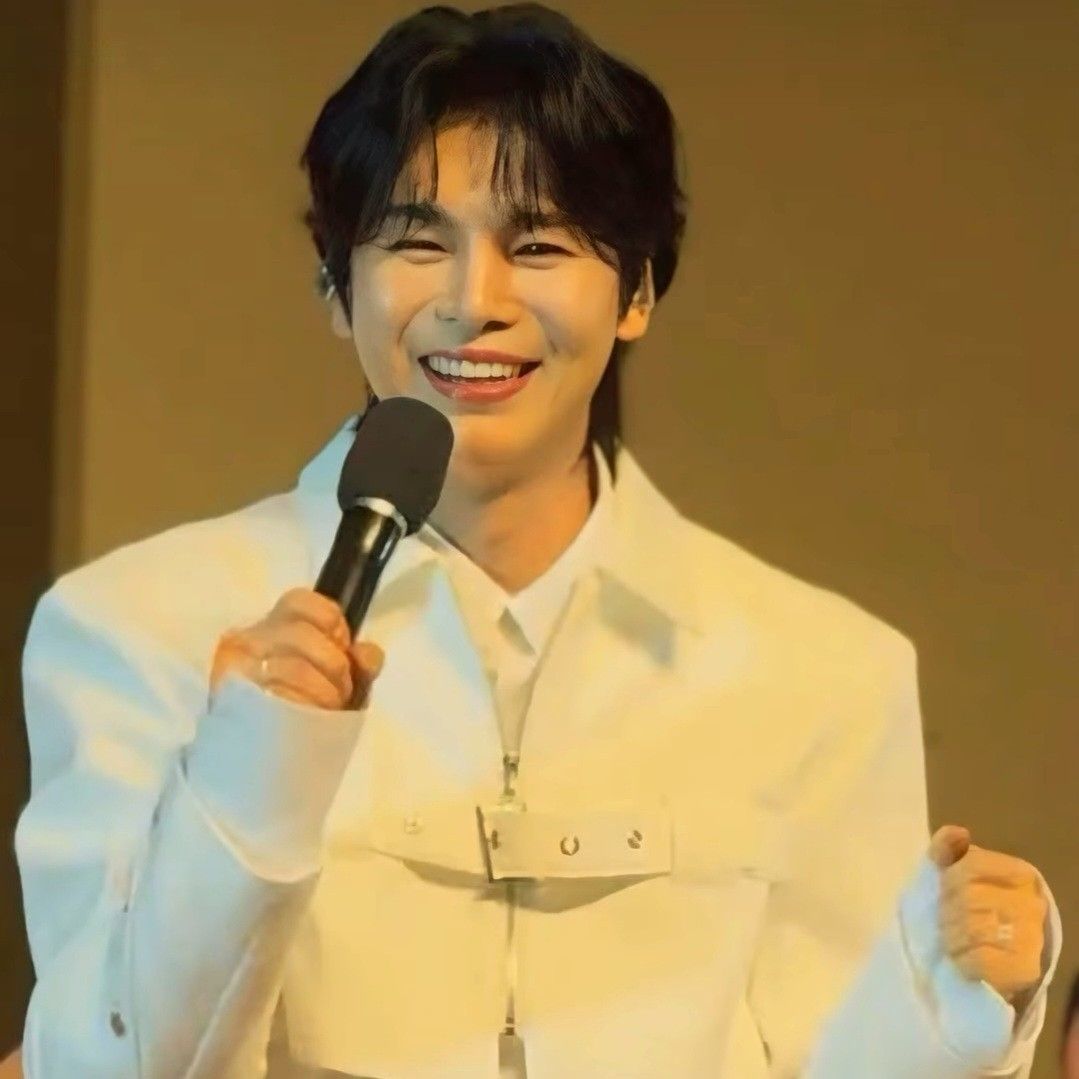 A moment captured by a fan of Kim Junsu (1991)