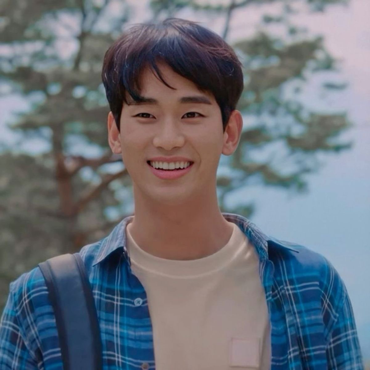 粉丝拍下的金秀贤瞬间