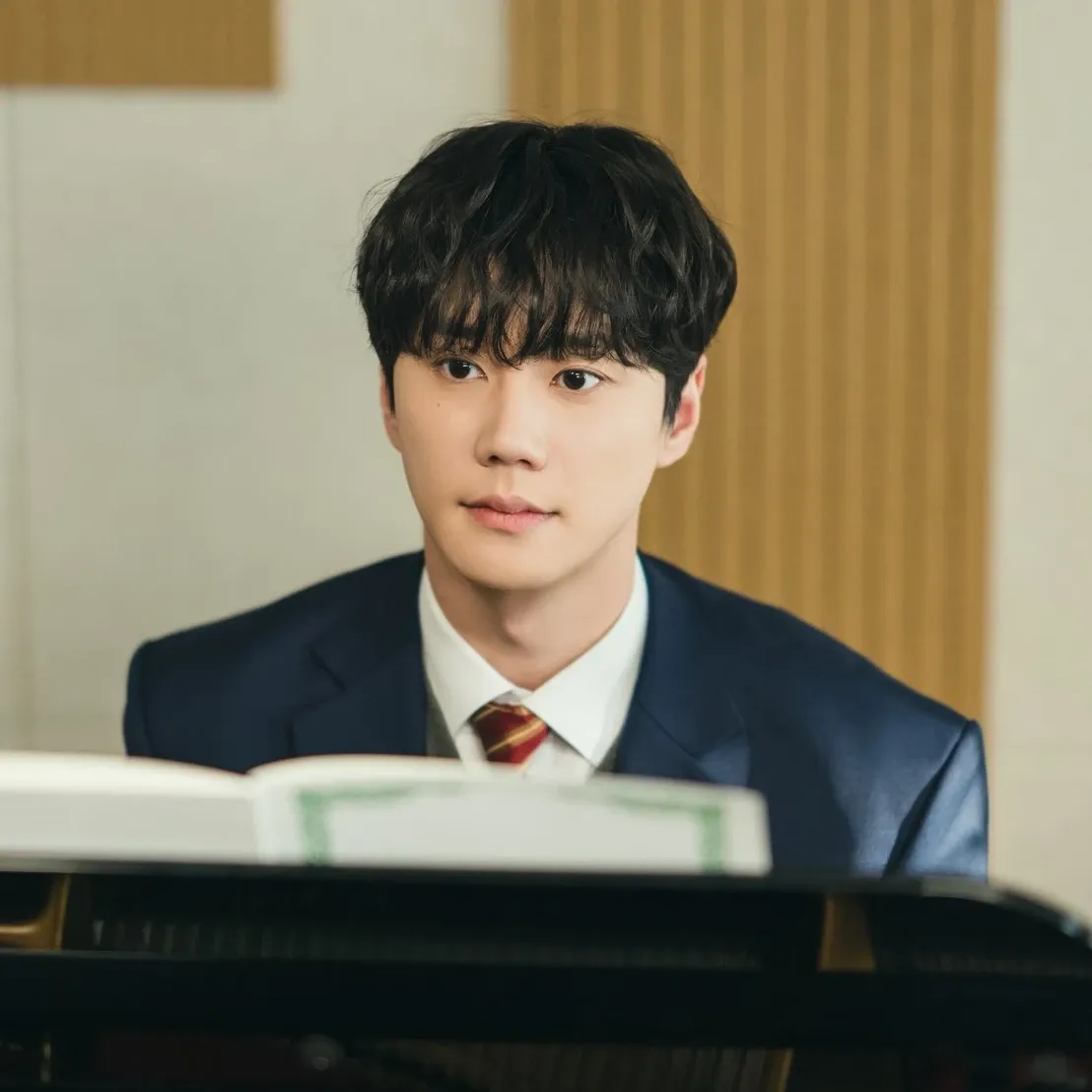 Recent activity shot of Lee Junyoung