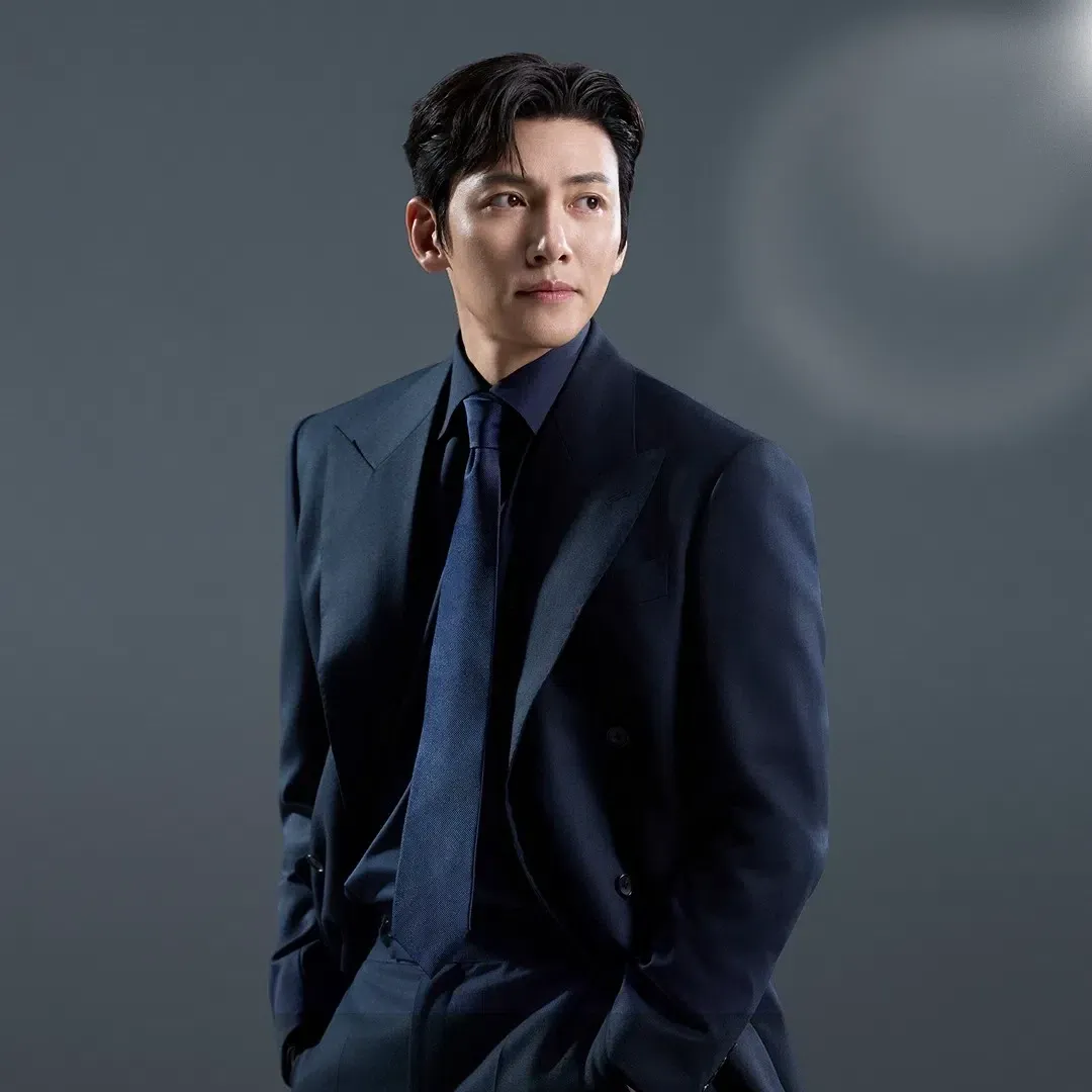 Behind-the-scenes cut of Ji Changwook