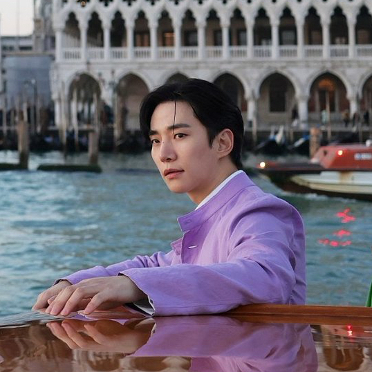 イ・ジュノの最近の活動ショット