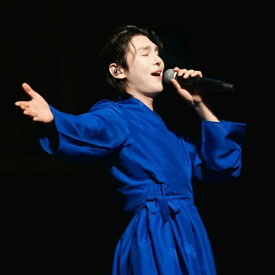 A moment captured by a fan of Kim Junsu (1991)