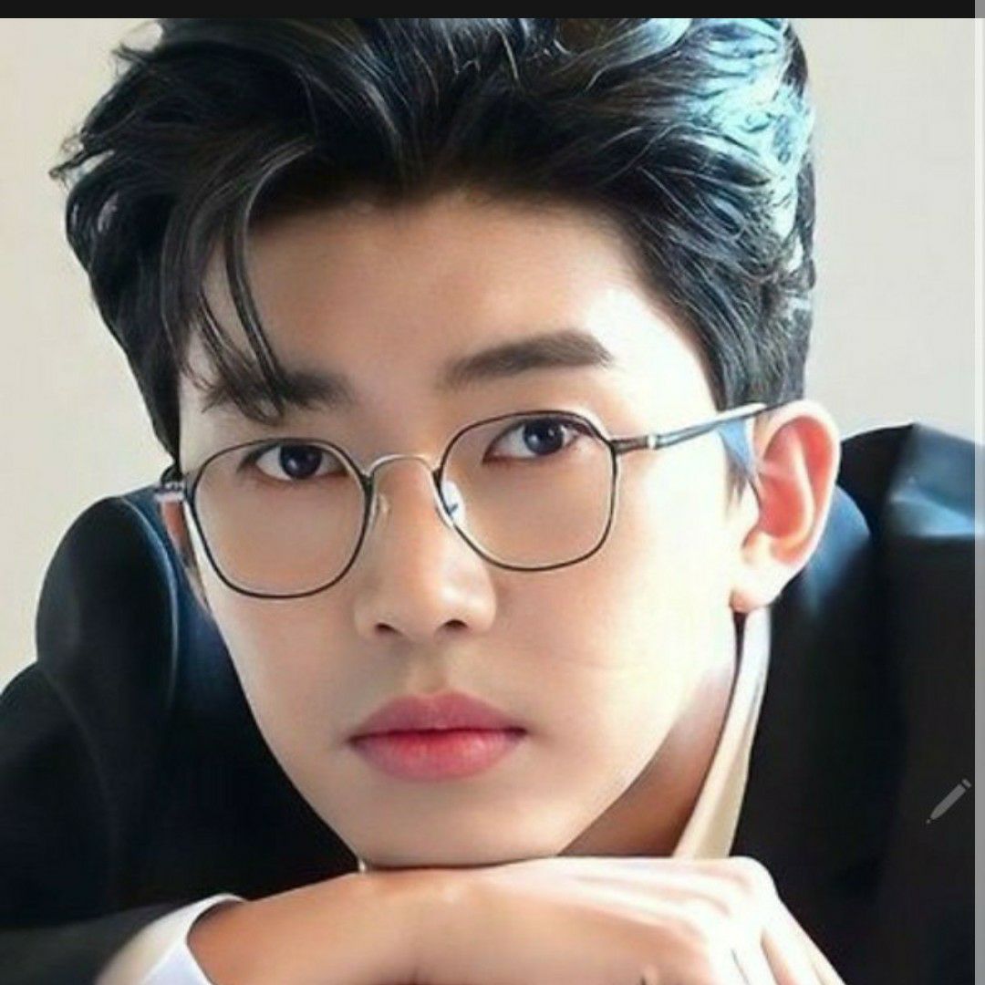 Behind-the-scenes cut of Lim Youngwoong