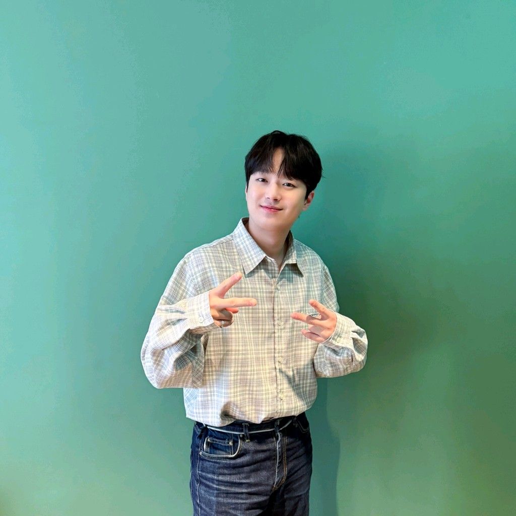 粉丝拍下的李灿元瞬间