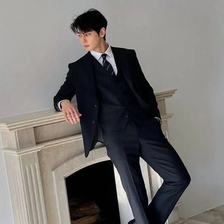 Behind-the-scenes cut of Cha Eunwoo
