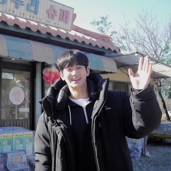 Behind-the-scenes cut of Kim Soohyun