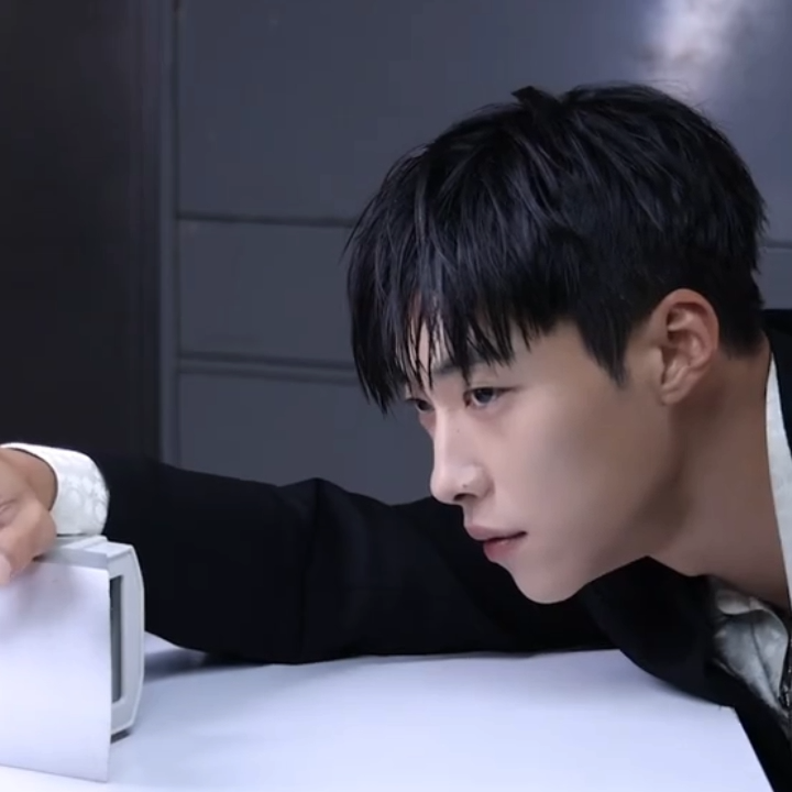 A moment captured by a fan of Woo Dohwan