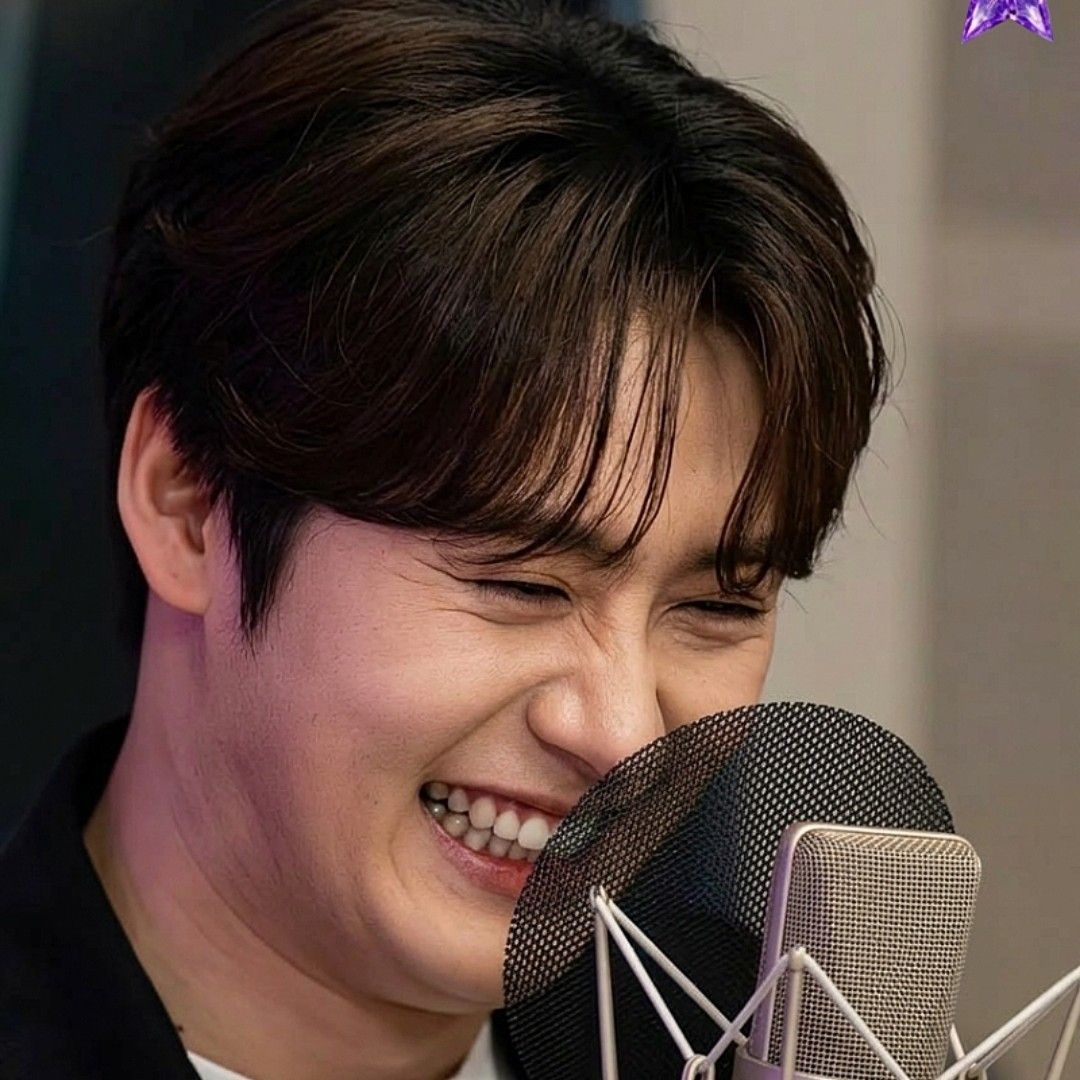 A moment captured by a fan of Son Binah