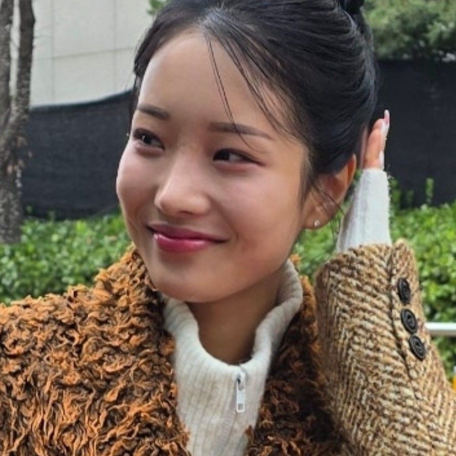 Behind-the-scenes cut of Kim Soyeon (2004)