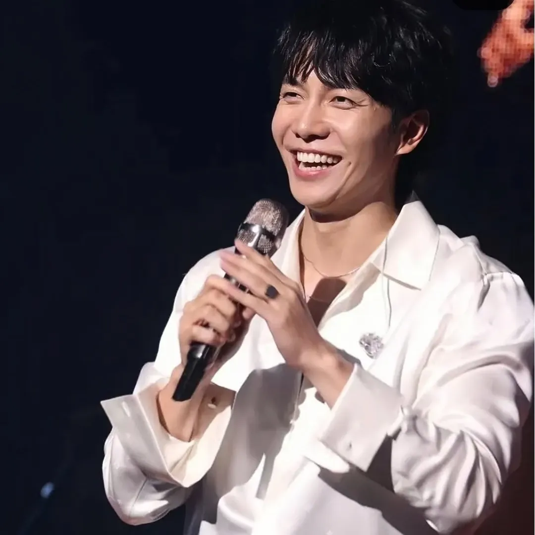 Foto kegiatan terbaru dari Lee Seunggi