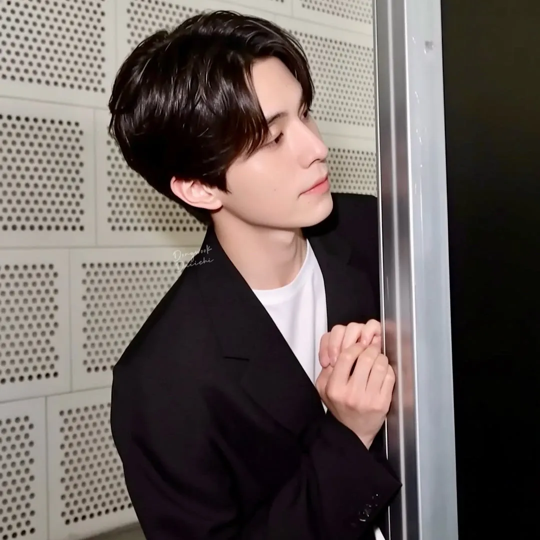 Behind-the-scenes cut of Lee Dongwook