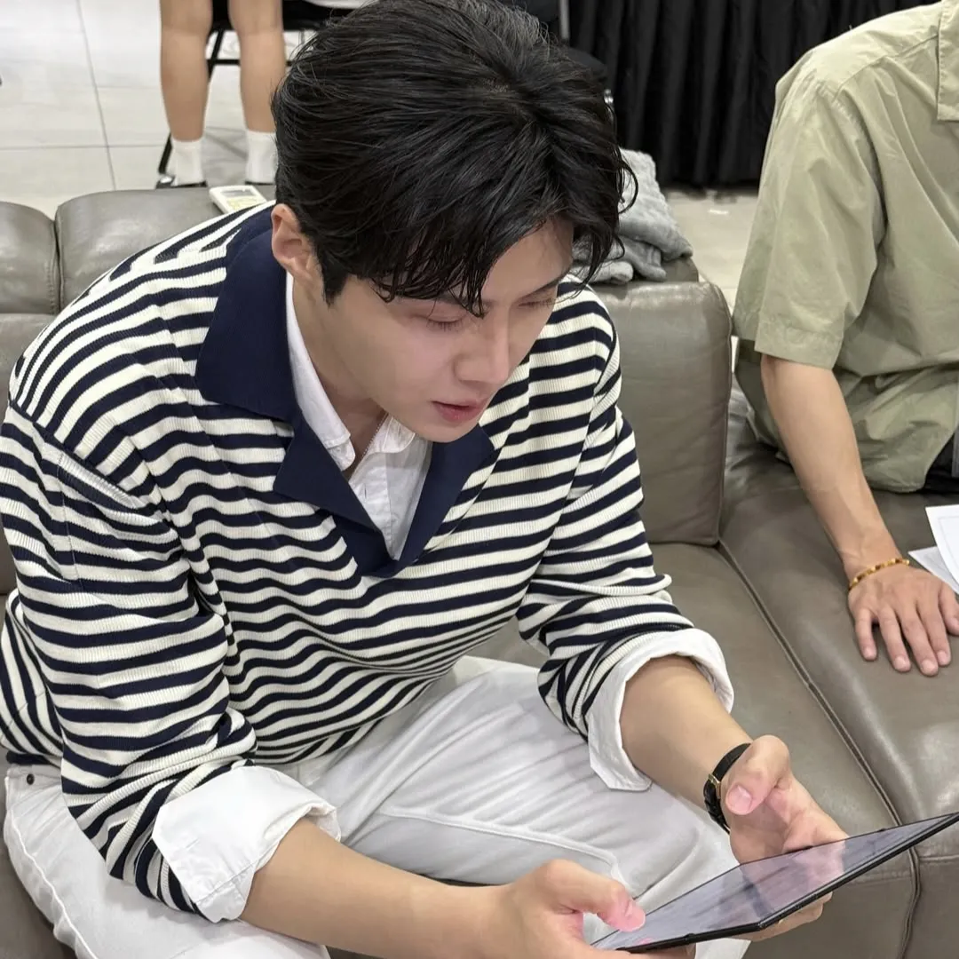 Behind-the-scenes cut of Kim Seonho