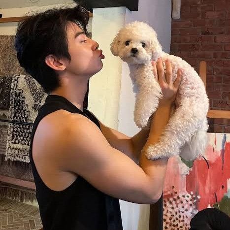 Recent activity shot of Cha Eunwoo