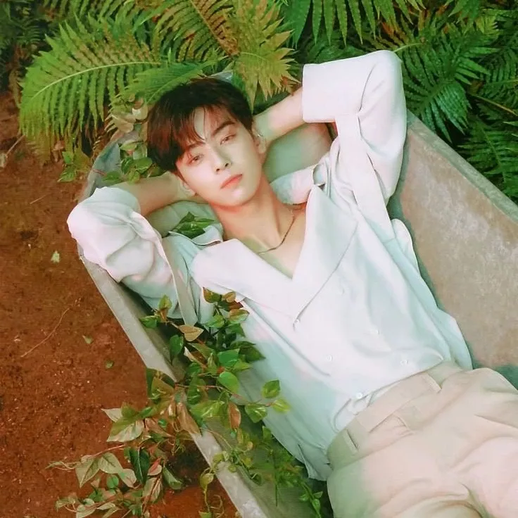Latest photo of Cha Eunwoo